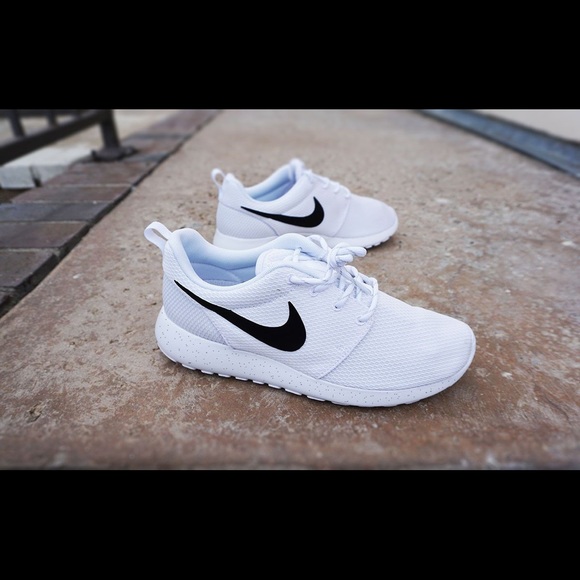 womens white roshes with black swoosh